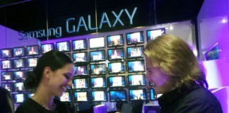 뉴욕 ‘패션위크’에 등장한 ‘갤럭시 기어’