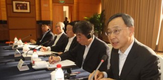 황창규 회장, 한·중·일 통합 모바일 교통카드 제안