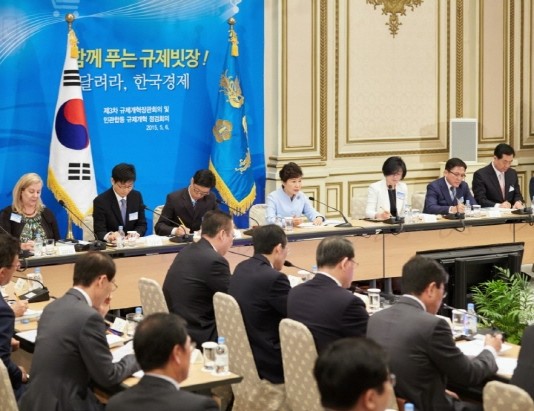 핀테크산업 활성화 위해 규제 적극 푼다