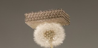 보잉, 깃털보다 가벼운 금속 소재 개발…99% 공기