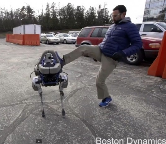 구글이 인수한 보스턴 다이나믹스의 군사용 로봇 ‘스팟’