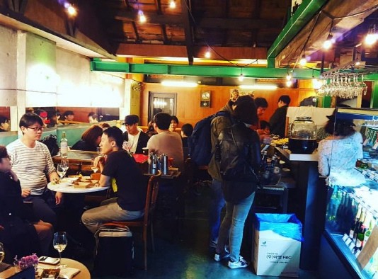 와인 한 잔에 3,000원?…톡톡 튀는 창업 프랜차이즈 ‘한잔차차’