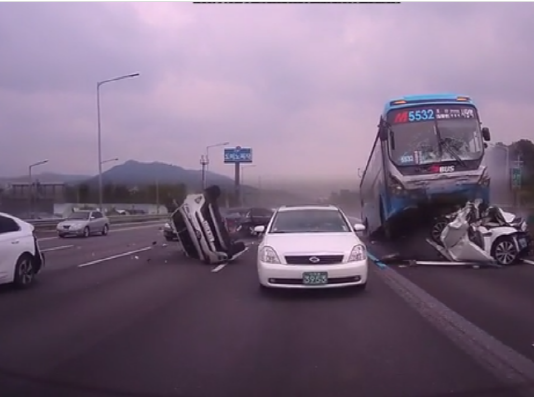 버스·화물차 ‘ADAS’ 의무화 어디까지?