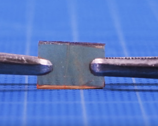 깨져도 스스로 원상 복원하는 유리 개발