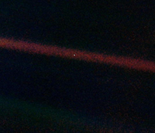 아, 창백한 푸른 점. 2018년 지구여!