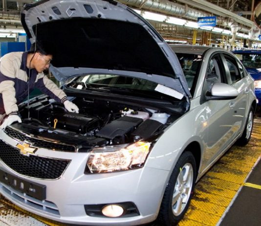 한국GM 군산공장 폐쇄 결정…1만5천명 ‘대량 실직’ 우려