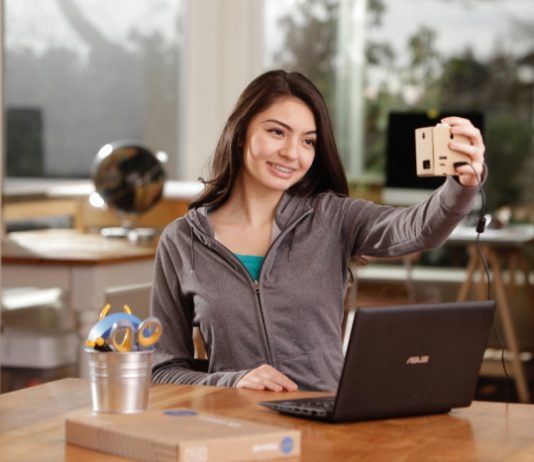 구글, AI 스피커·카메라 직접 만드는 ‘AIY 키트’ 출시