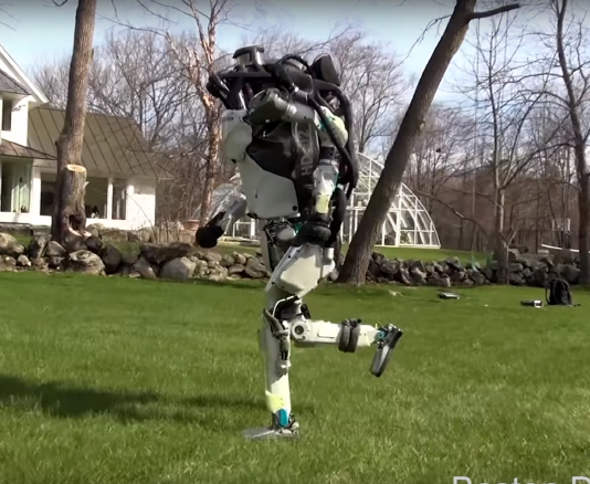 조깅하는 보스턴 다이나믹스의 로봇