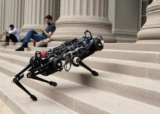 MIT, 4족 보행로봇 ‘치타3’ 다리 감각만으로 계단 올라