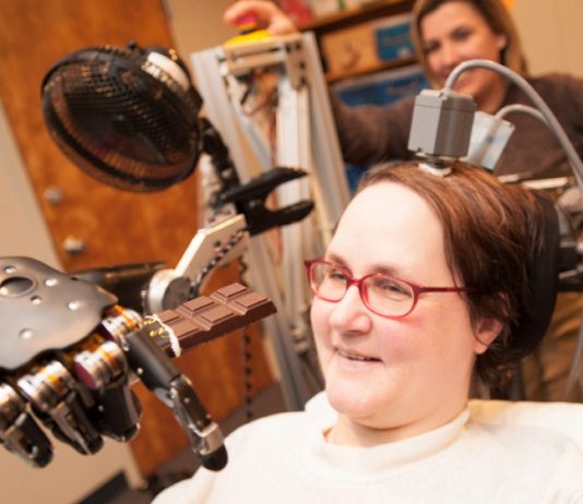 생각만으로 항공기 3대를 동시 조종