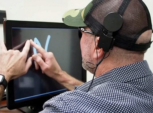 시각장애인 뇌에 전극 삽입해 글자 인식 성공