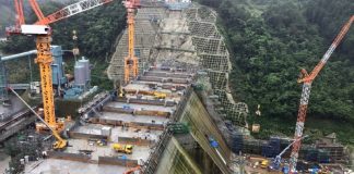 일본, 로봇으로 84m 높이 댐 건설 중