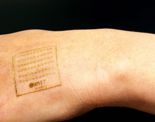 사람 피부처럼 통증에 반응하는 전자피부 개발