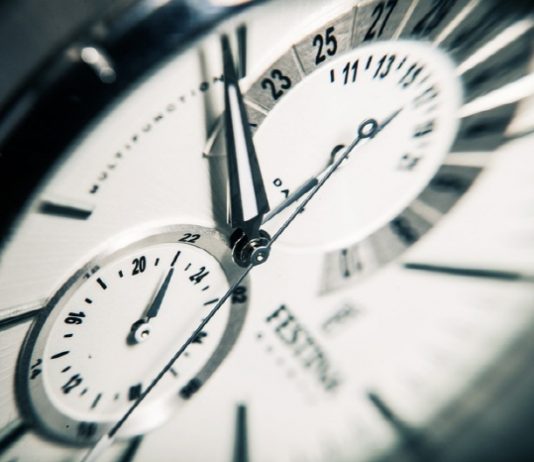 ‘미래가 과거에 영향을 미친다’