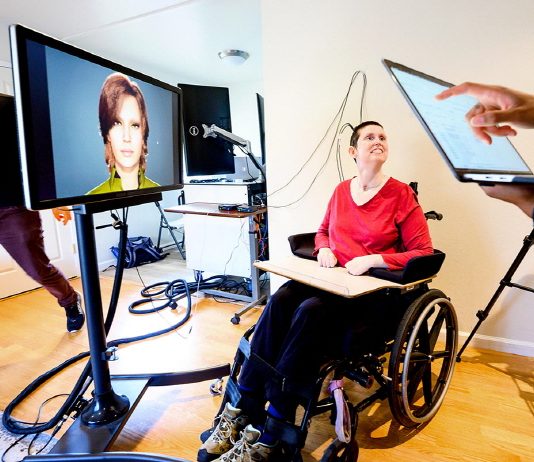 뇌 임플란트로 말을 하지 못했던 사람이 ‘말’을 한다