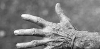 “집 없으면 흡연, 비만보다 빨리 늙는다”