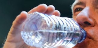 “생수병에 수십만 개 미세 플라스틱 들어있어”…정수 필터도